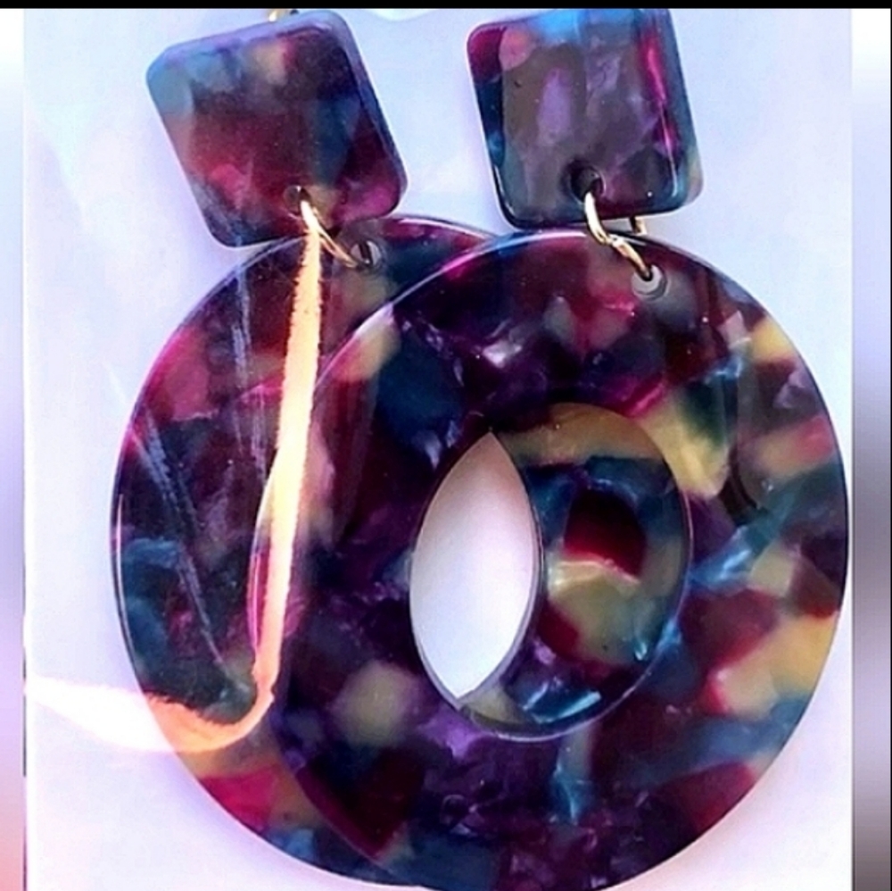 CUTE Acrylic Tortoise Earrings Colorful Marbled NEW in package. - Picture 4 of 5